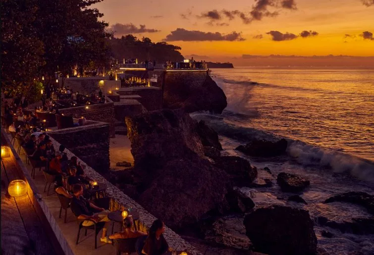 Dining Party Outdoor di Bali - Rock Bar Ayana Resort