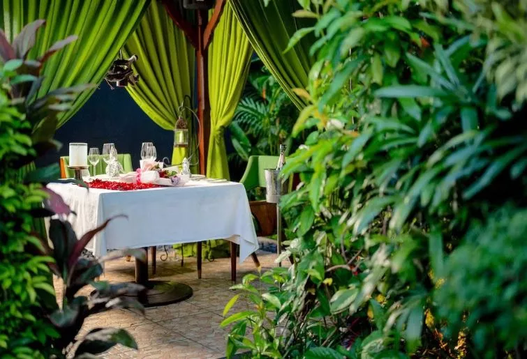 fine dining restaurant-mozaic bali
