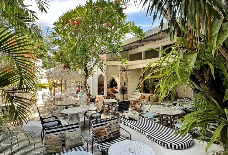 dining party bali-bias-courtyard
