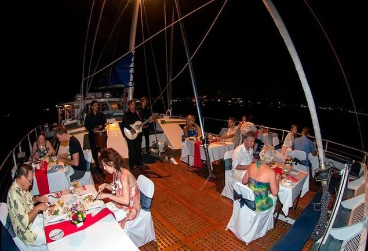dining party bali-pirate dinner cruise