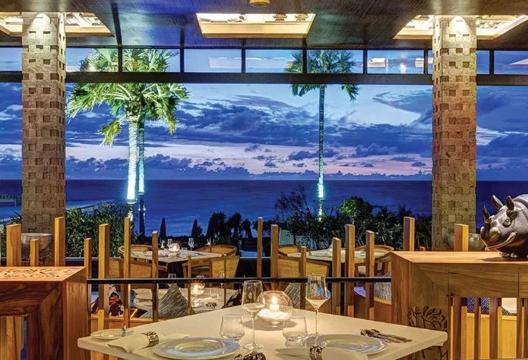 fine dining bali-mozaic beachclub