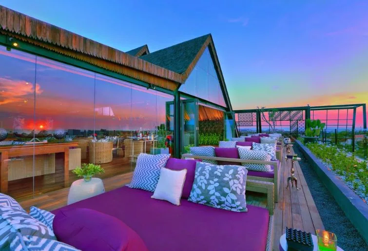 lounge malam di bali-above rooftop
