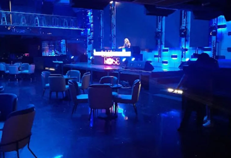 lounge malam di bali-akasaka