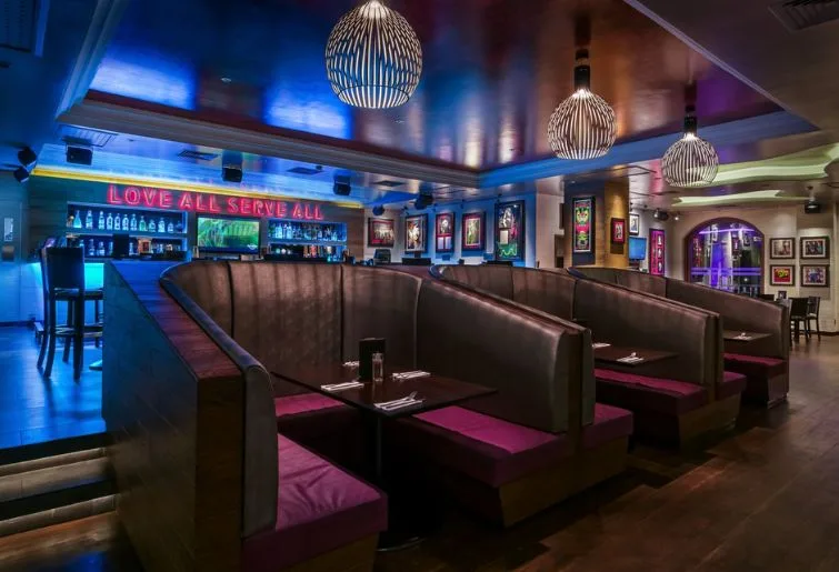 lounge malam di bali-hard rock cafe kuta bali