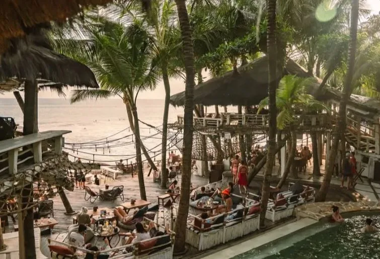 lounge malam di bali-la brisa