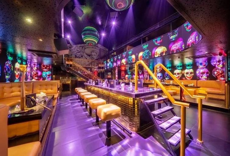 lounge malam di bali-malverde seminyak