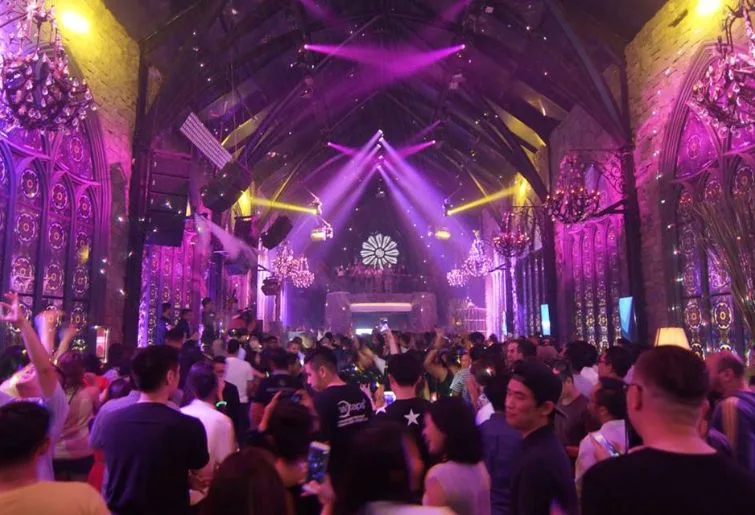 lounge malam di bali-mirror club bali