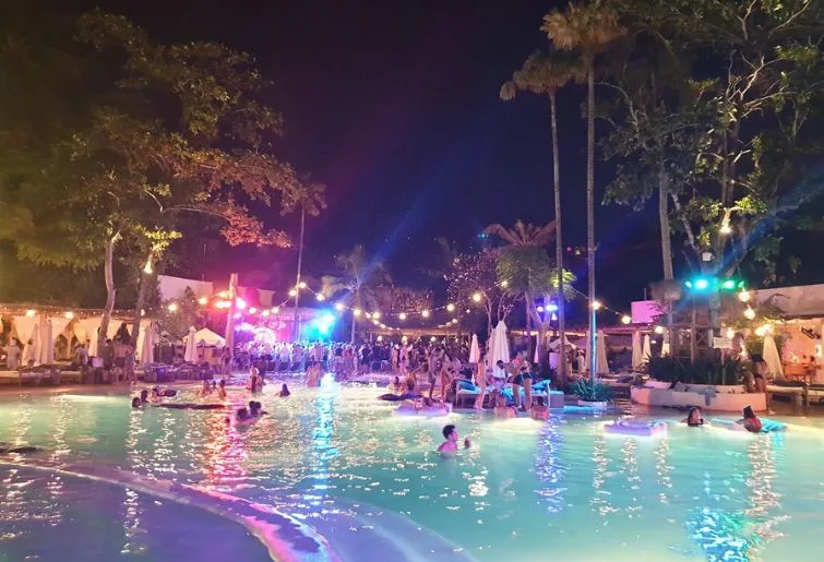 lounge malam di bali-mrs sippy