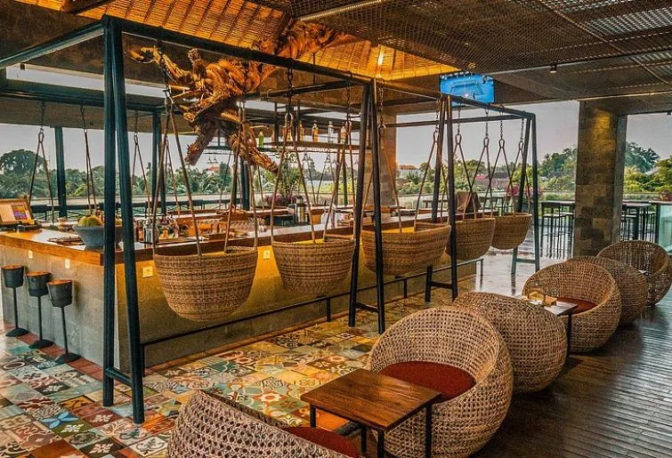 lounge malam di bali-naga rooftop