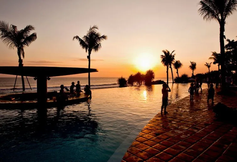 lounge malam di bali-potato head club seminyak