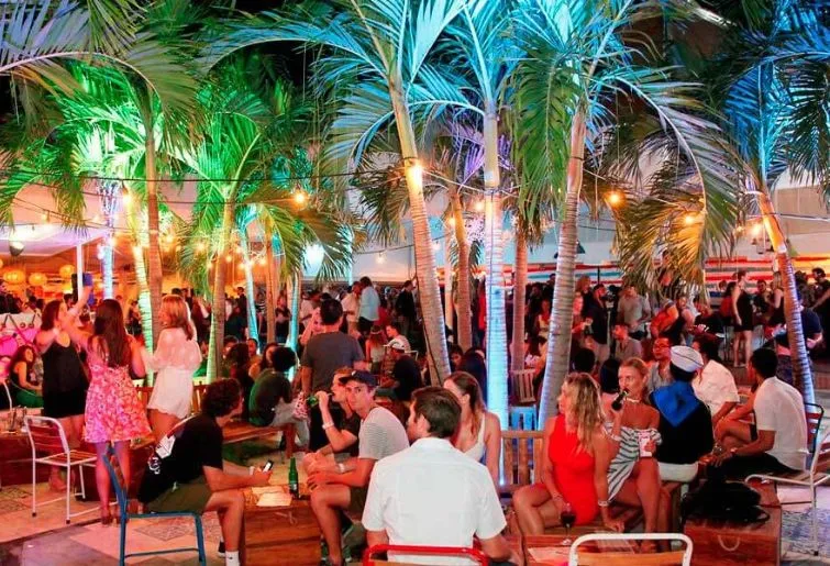 lounge malam di bali-sea vu play