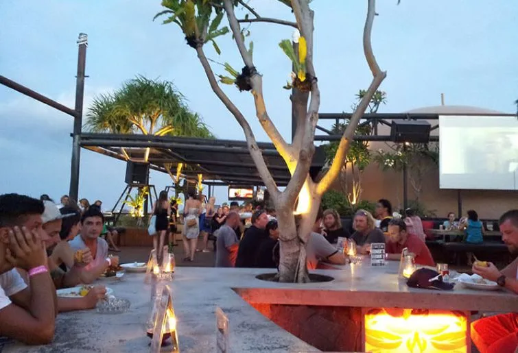 lounge malam di bali-sky garden rooftop