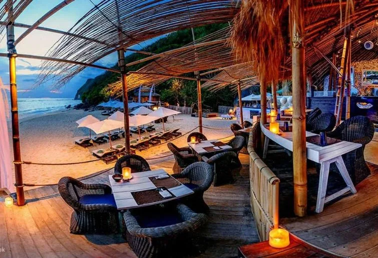 lounge malam di bali-karma beach
