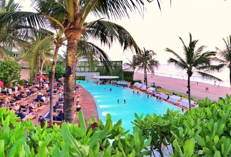lounge malam di bali-potato head beach bali