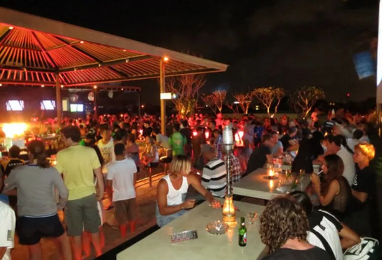 lounge malam di bali-sky garden lounge