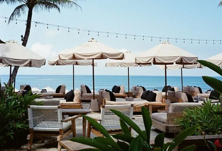 lounge malam di bali-the lawn