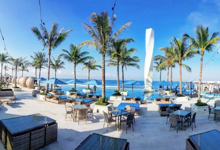 lounge malam di bali-vue beach club