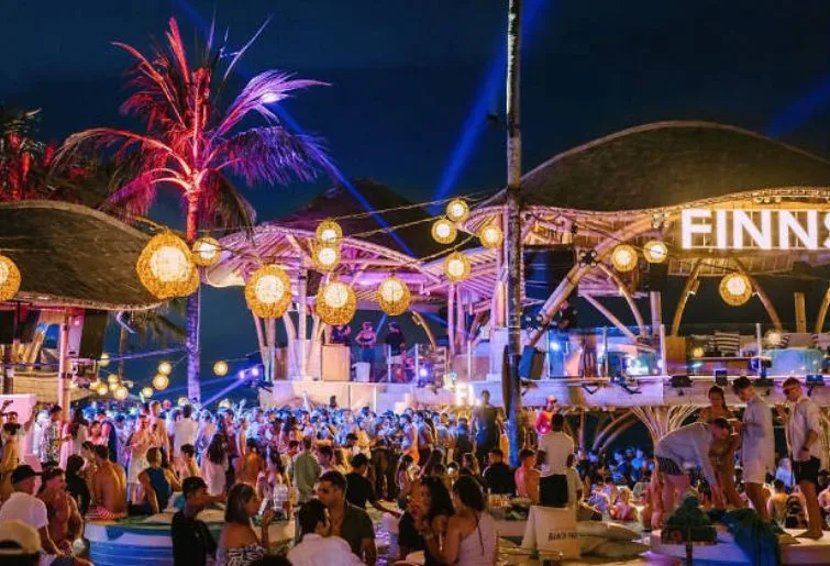 hiburan malam di bali-finns beach