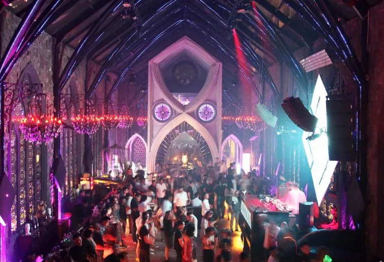hiburan malam di bali-mirror seminyak